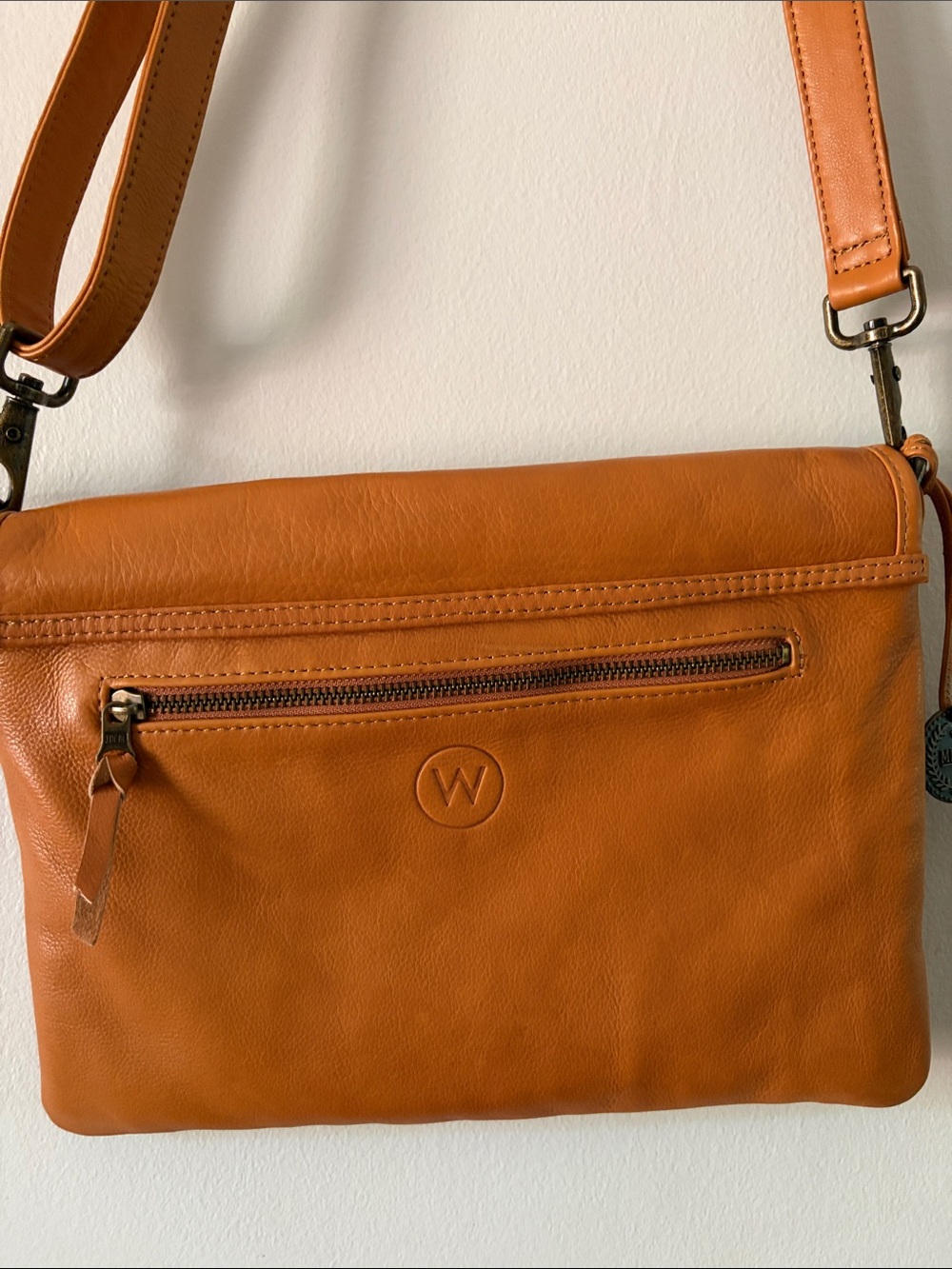 Wanderers Msrseille Leather Crossbody Travel Bag in Cognac - Picture 2 of 6